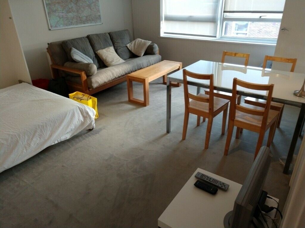 Flat Wincott Street in Greater London
