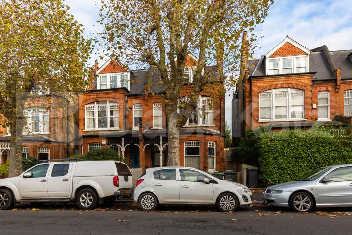 Flat Park Road in Greater London