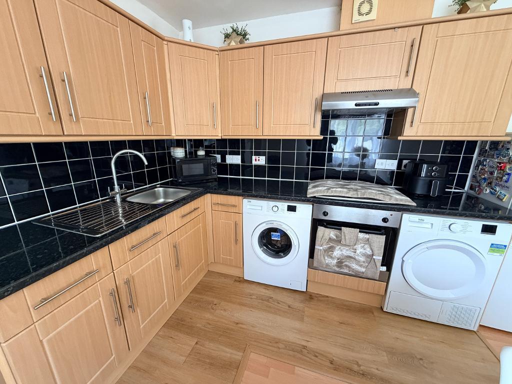 Flat Broadway in Greater London