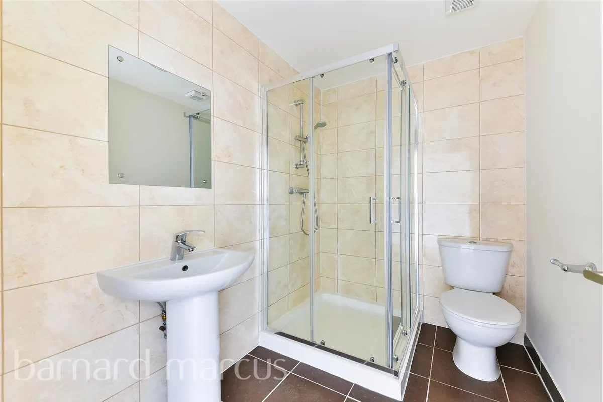 Flat Goldhawk Road in Greater London