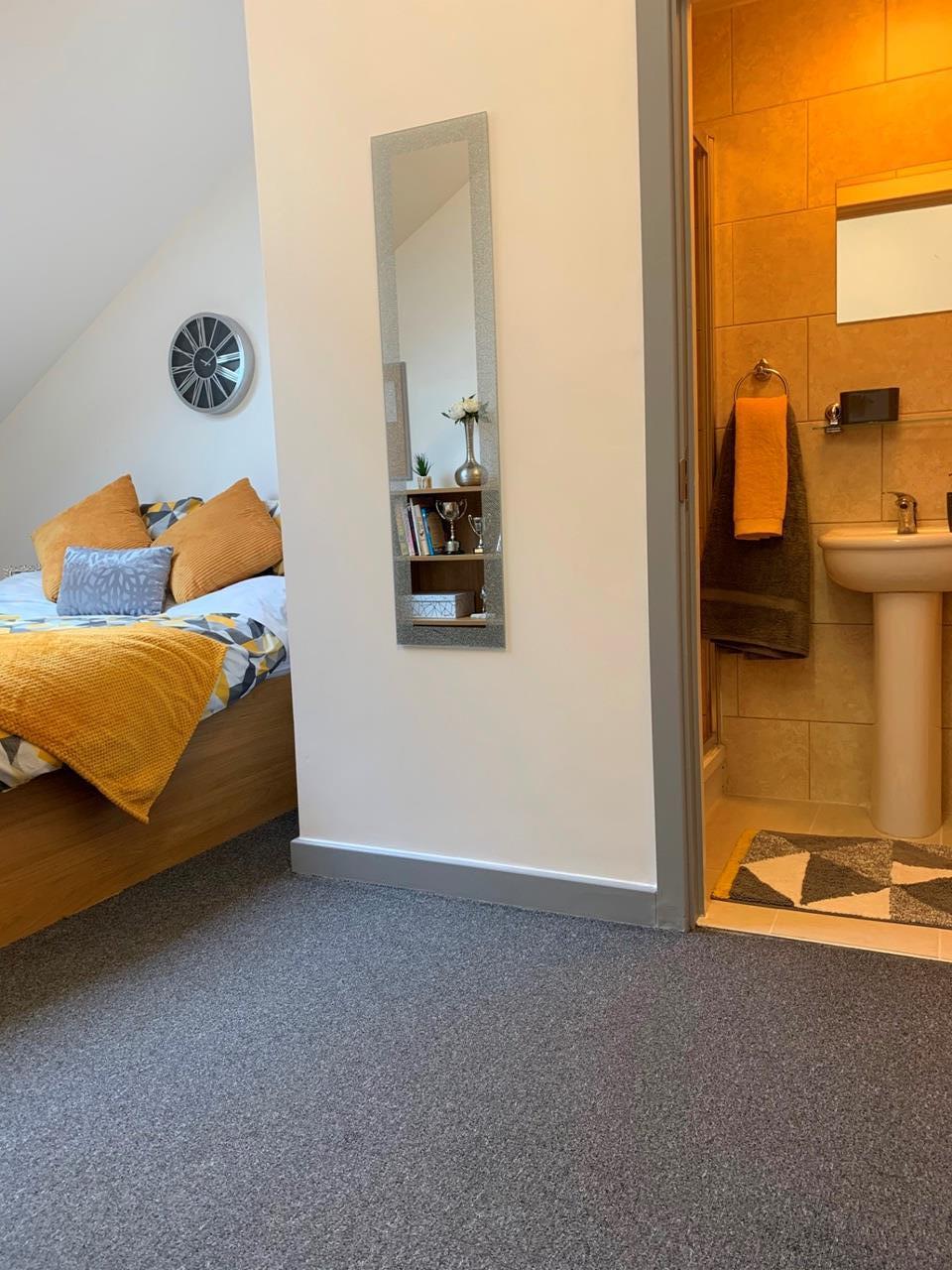 Room Regent Road in Leicester