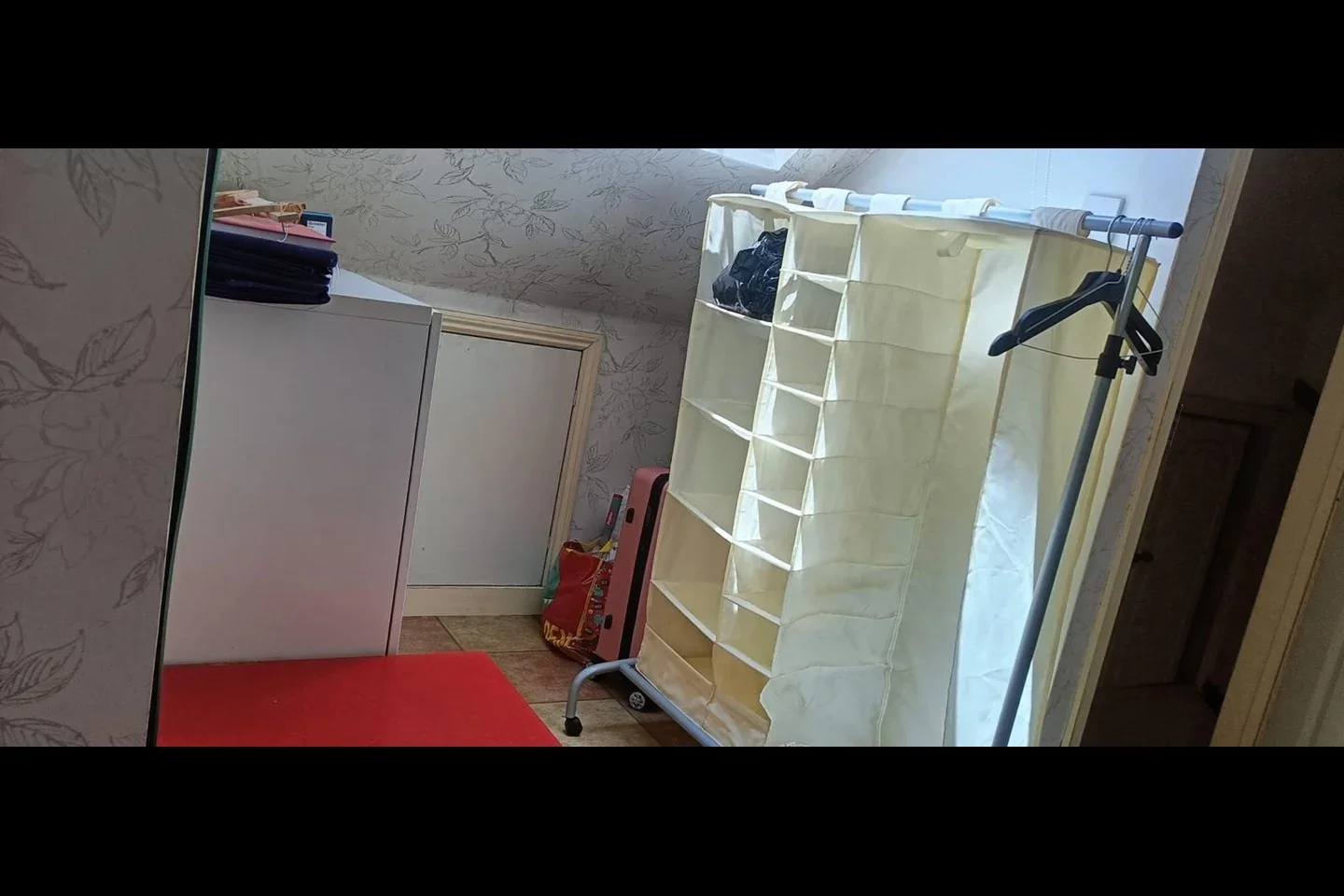 Room Snakes Lane East in Greater London