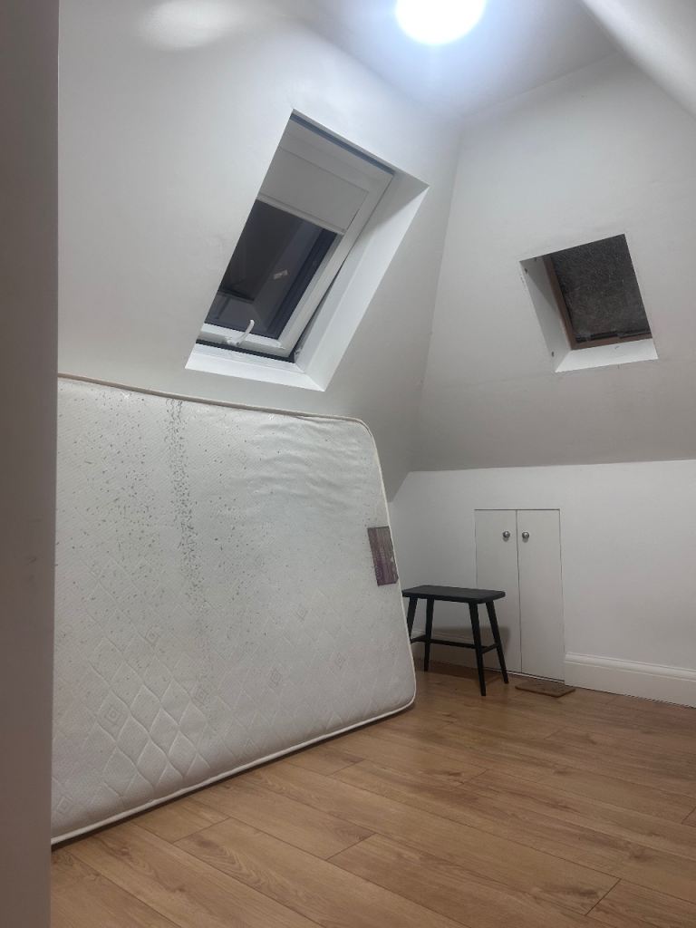 Room Bury Road in Greater London