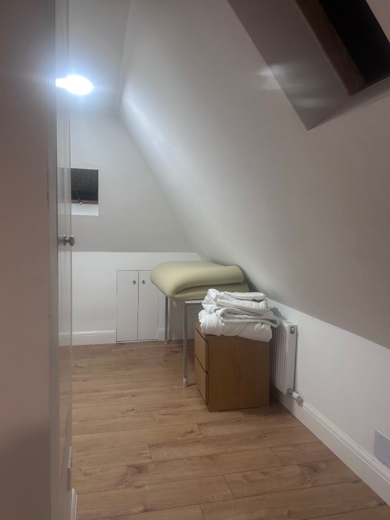 Room Bury Road in Greater London