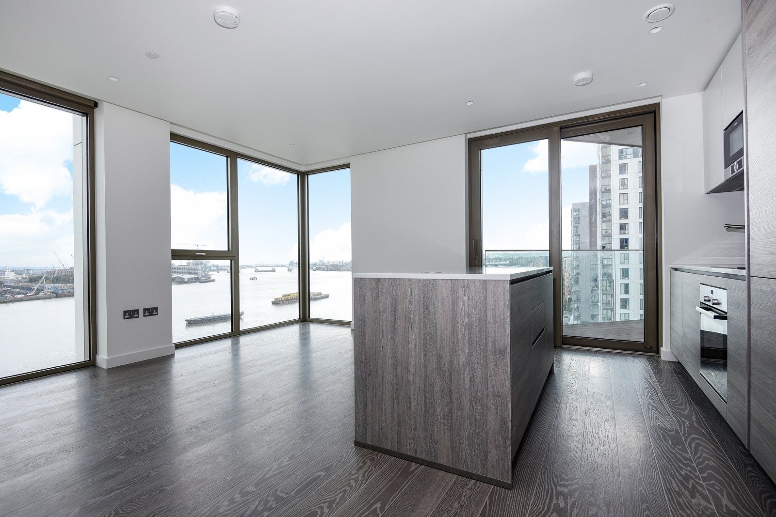 Flat Pilot Walk in Greater London