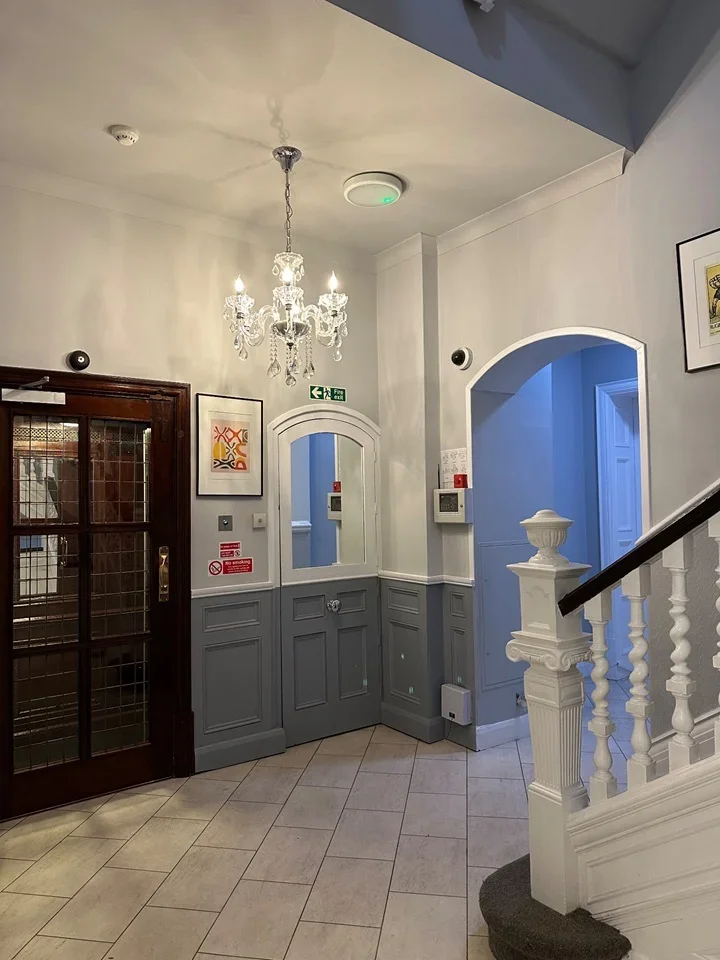 Flat Hyde Park Place Bayswater Road in City of Westminster