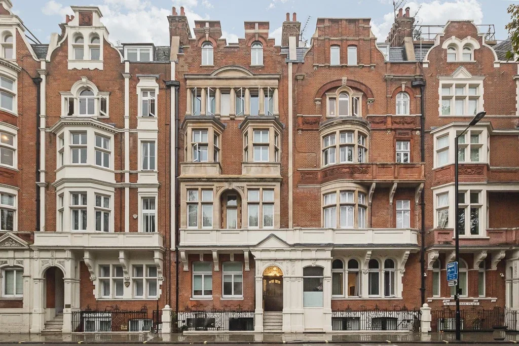 Flat Hyde Park Place Bayswater Road in City of Westminster