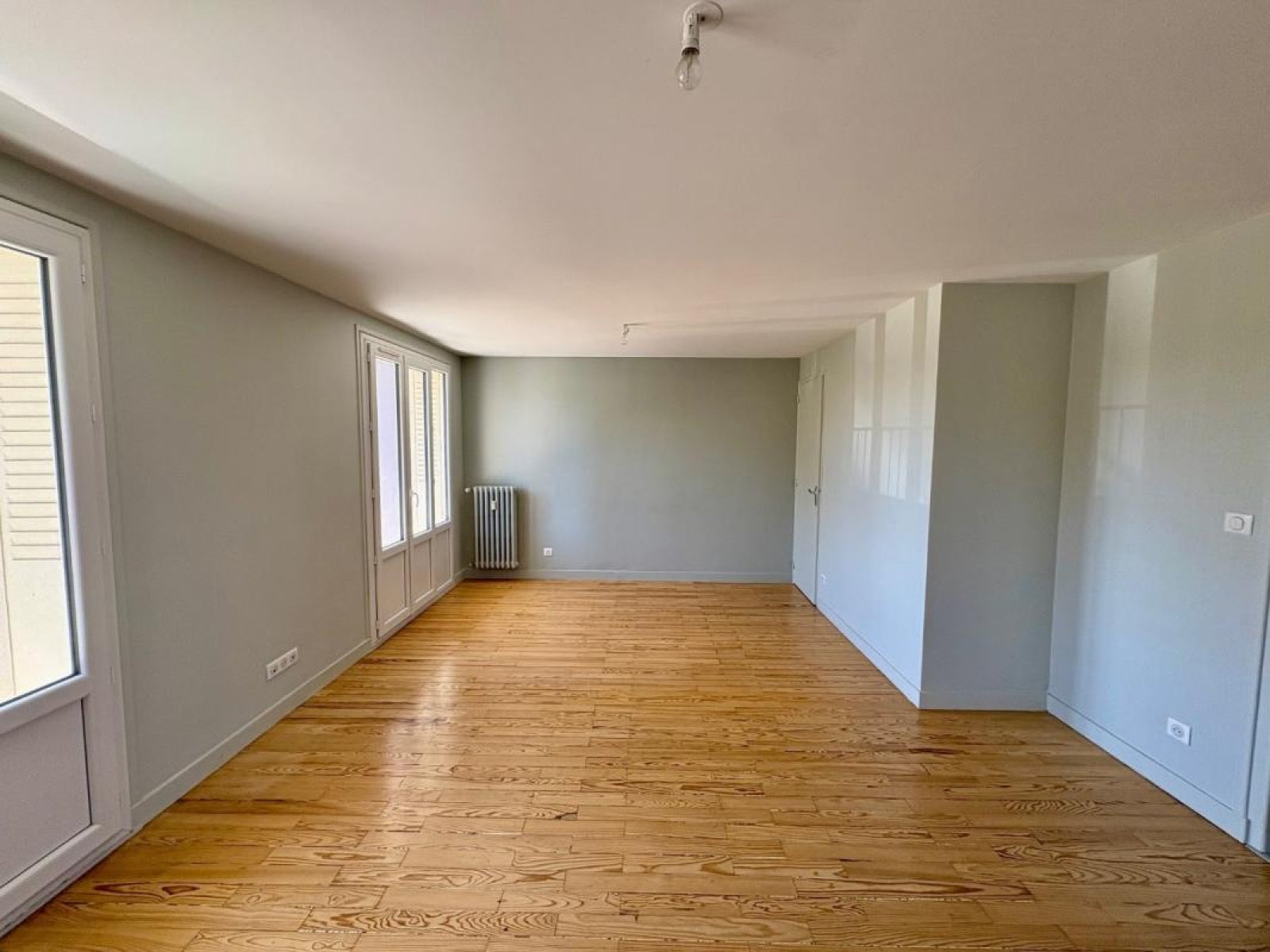 Appartement Rue des Écoles à Le Coteau