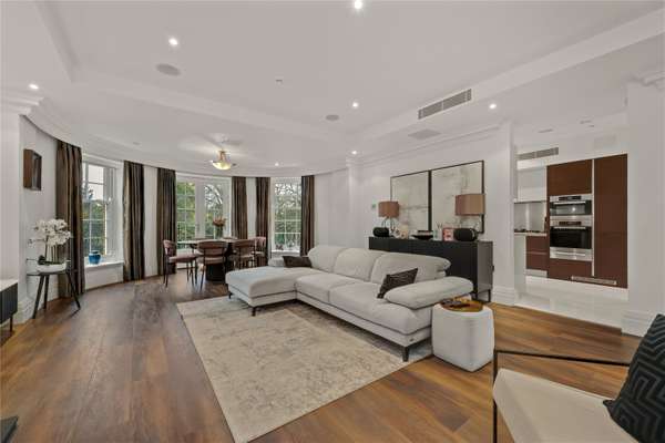 Flat Bracondale in Elmbridge