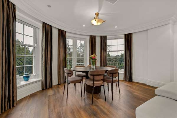 Flat Bracondale in Elmbridge
