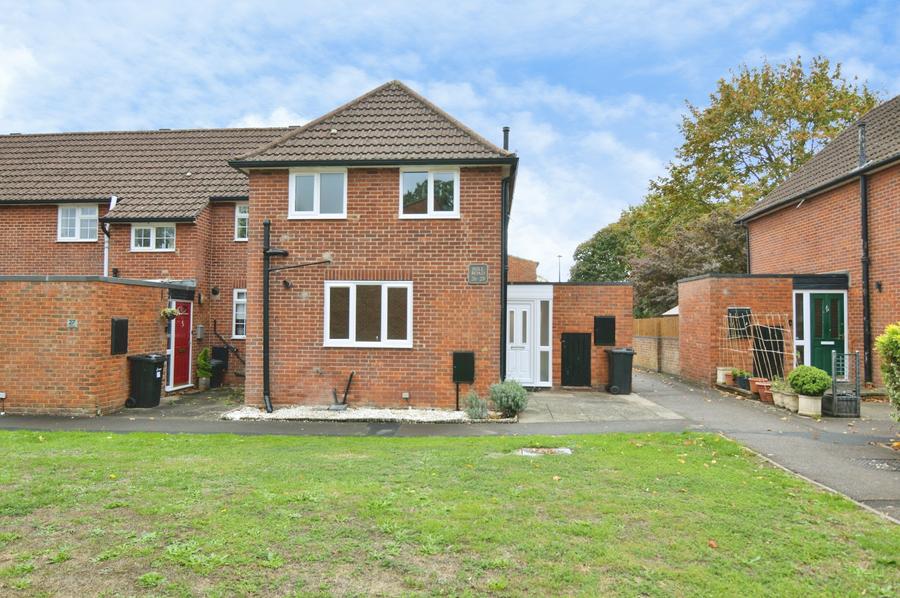 House Hill Road in Arborfield Green