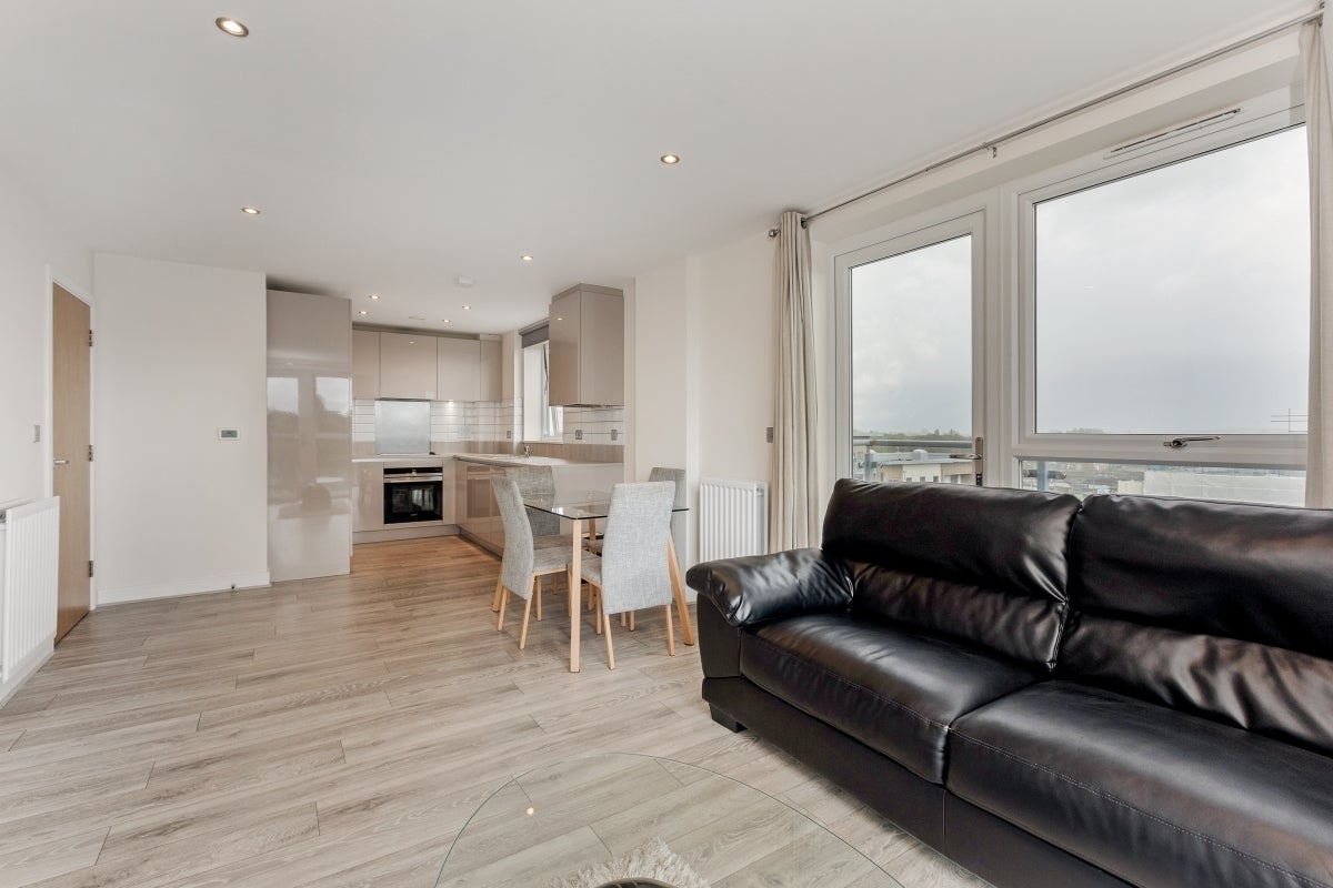 Flat Vicus Way in Maidenhead