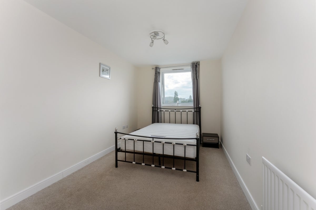 Flat Vicus Way in Maidenhead