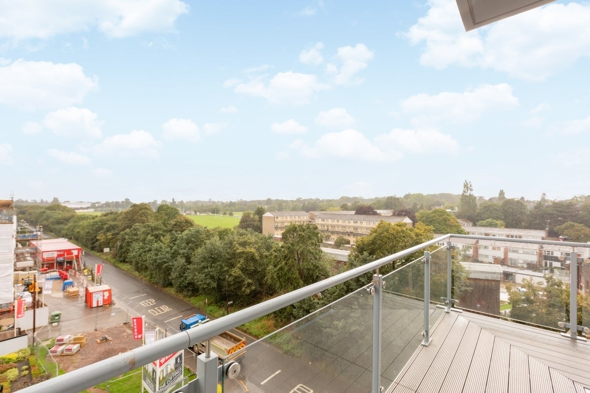 Flat Vicus Way in Maidenhead