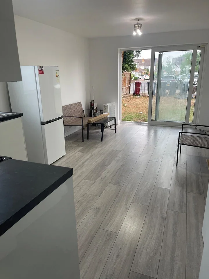 Flat Amanda Court in Slough