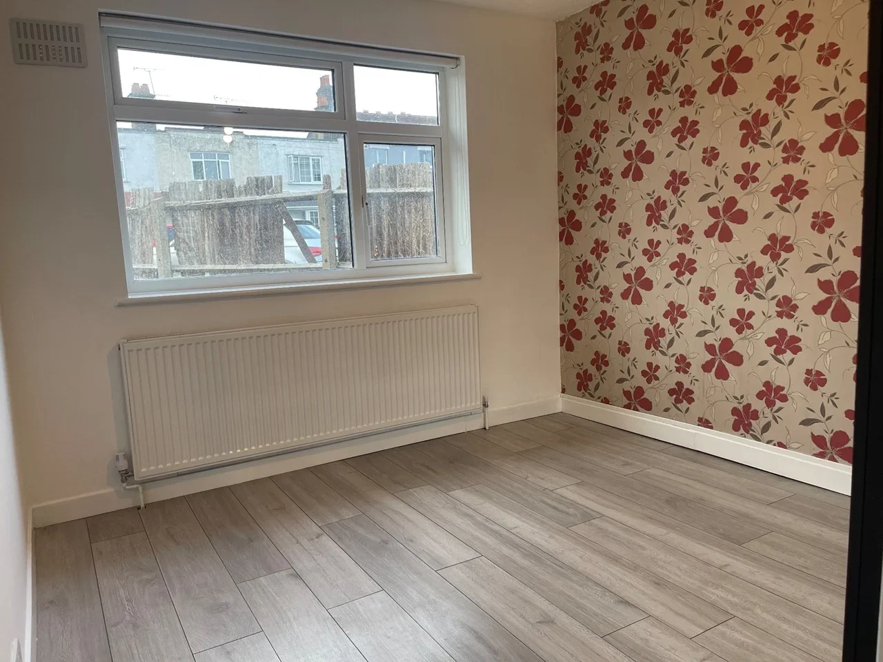 Flat Amanda Court in Slough