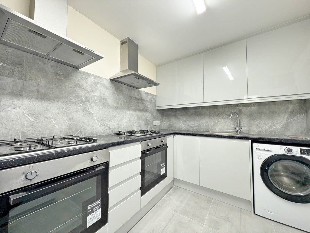 Room Bell Road in Greater London