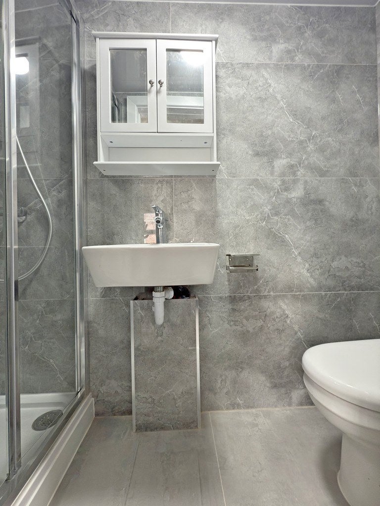 Room Bell Road in Greater London