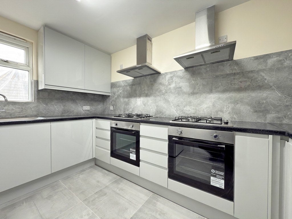 Room Bell Road in Greater London