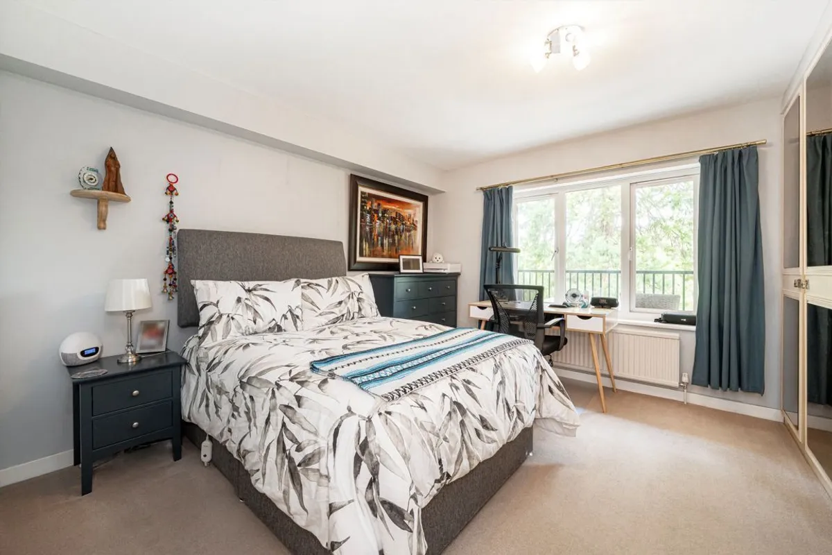 Flat Twickenham Road in Greater London