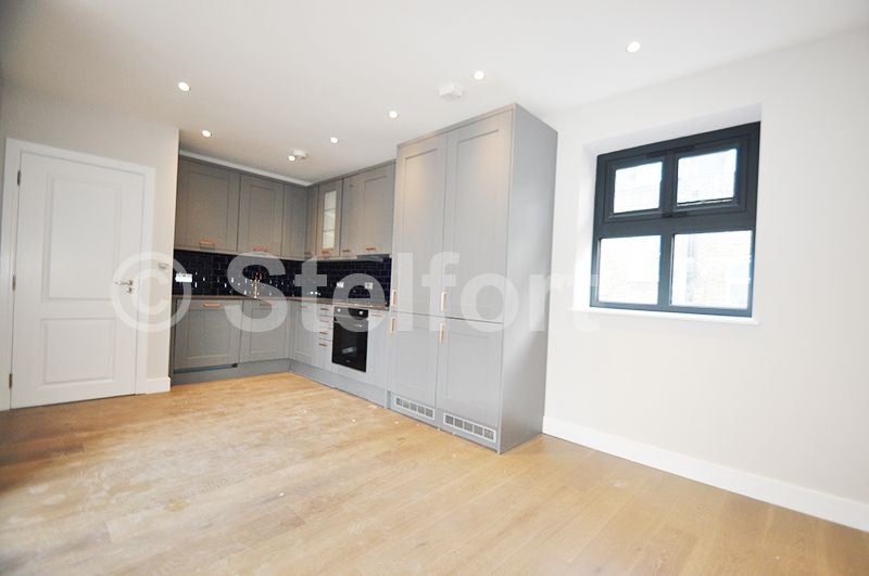 Flat Emma Street in Greater London