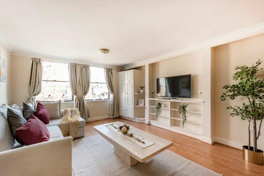 Flat Queensborough Terrace in City of Westminster