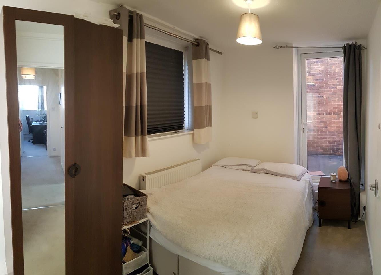 Flat Pitfield Street in Greater London