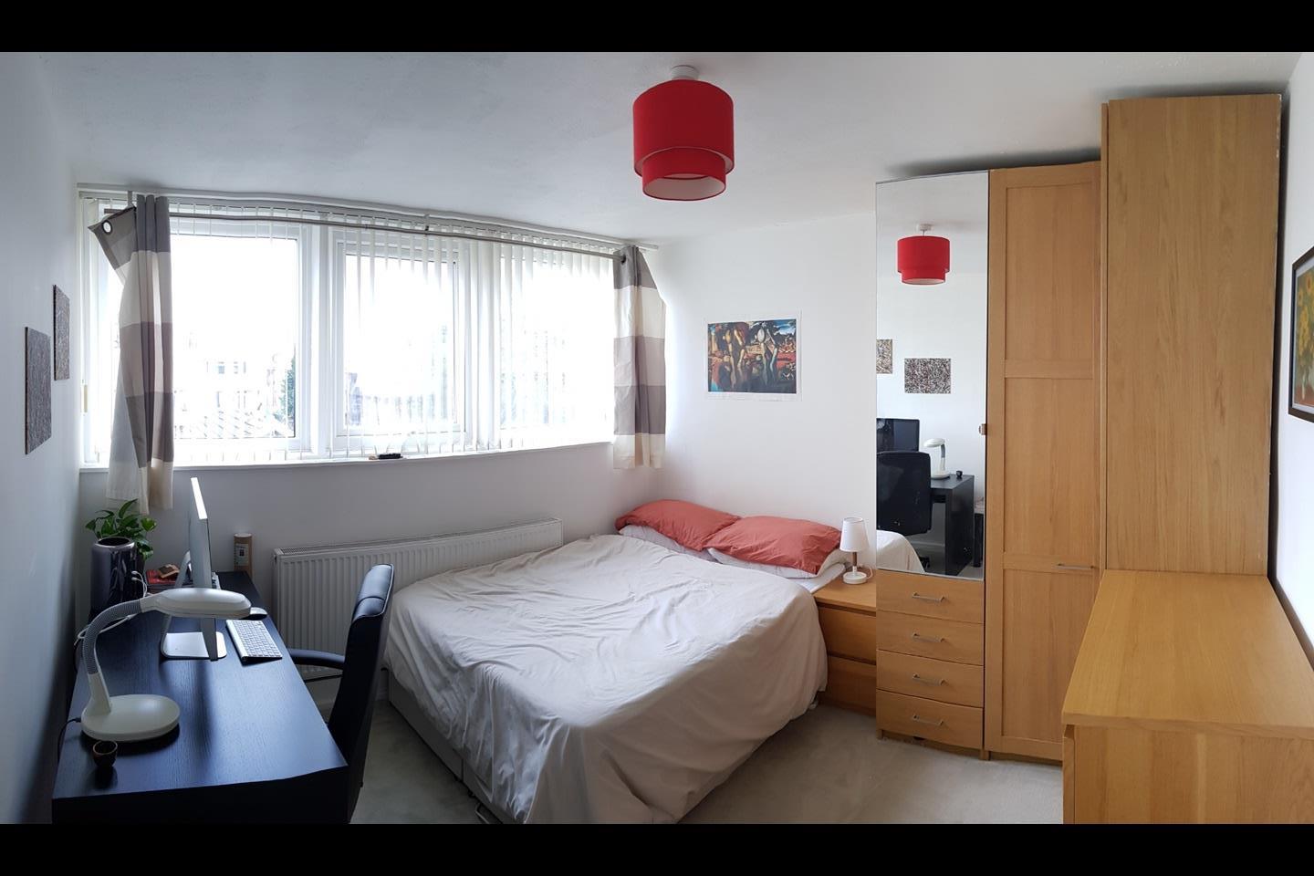 Flat Pitfield Street in Greater London
