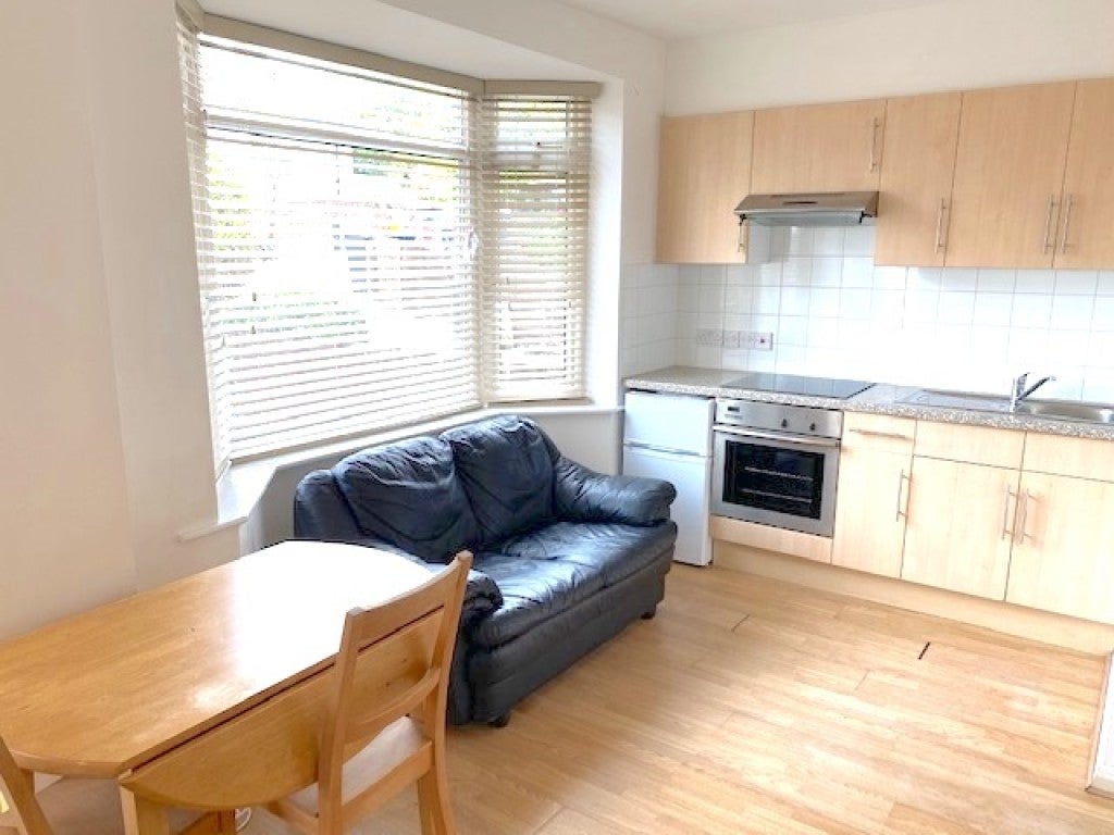Flat Selborne Gardens in Greater London