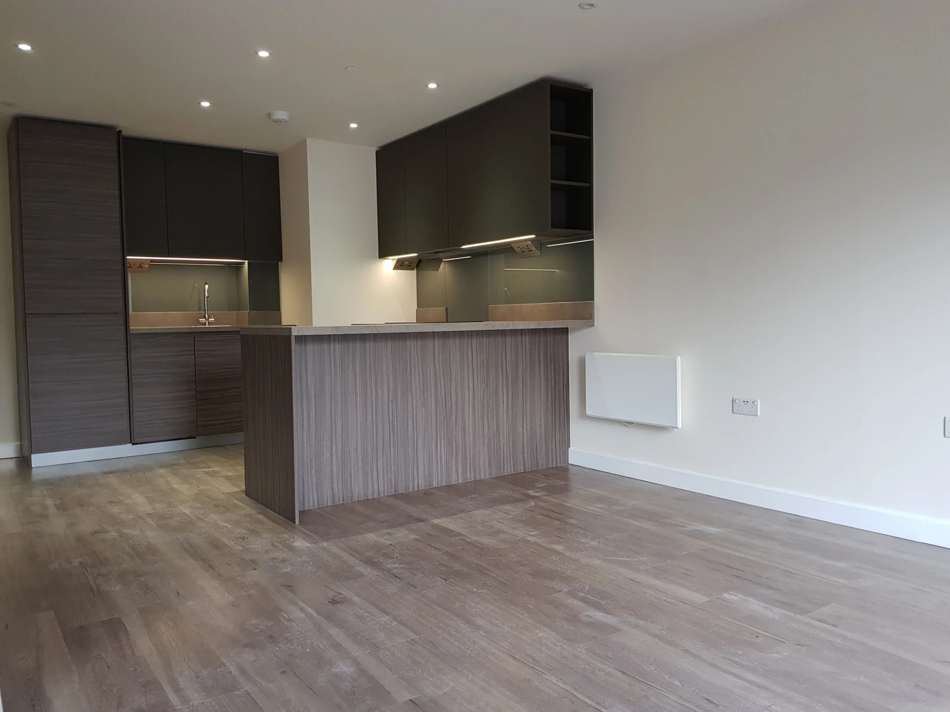 Flat Boulevard Drive in Greater London