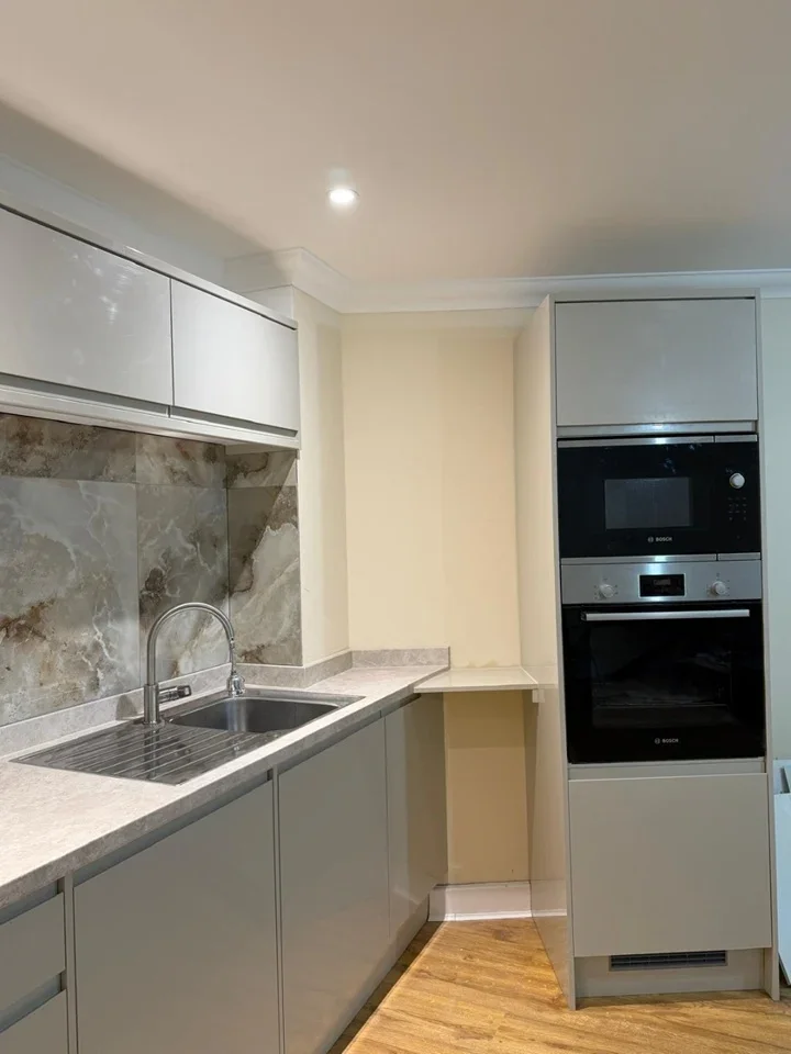 Flat Green Lane in Greater London