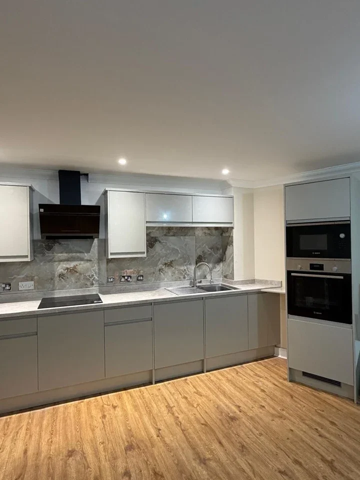 Flat Green Lane in Greater London