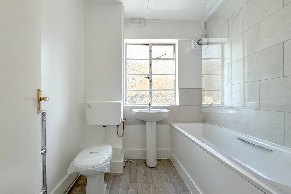 Flat Wavertree Road in Greater London