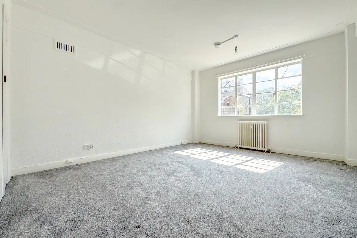 Flat Wavertree Road in Greater London
