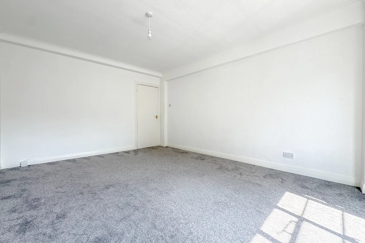 Flat Wavertree Road in Greater London