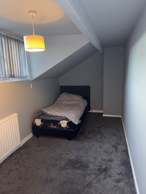 Room Bayswater Grove in Leeds