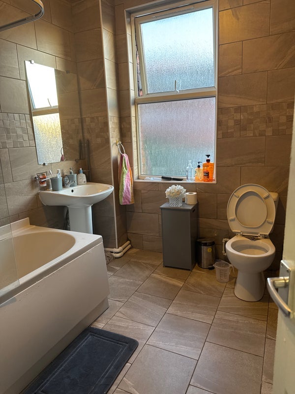 Room Bayswater Grove in Leeds