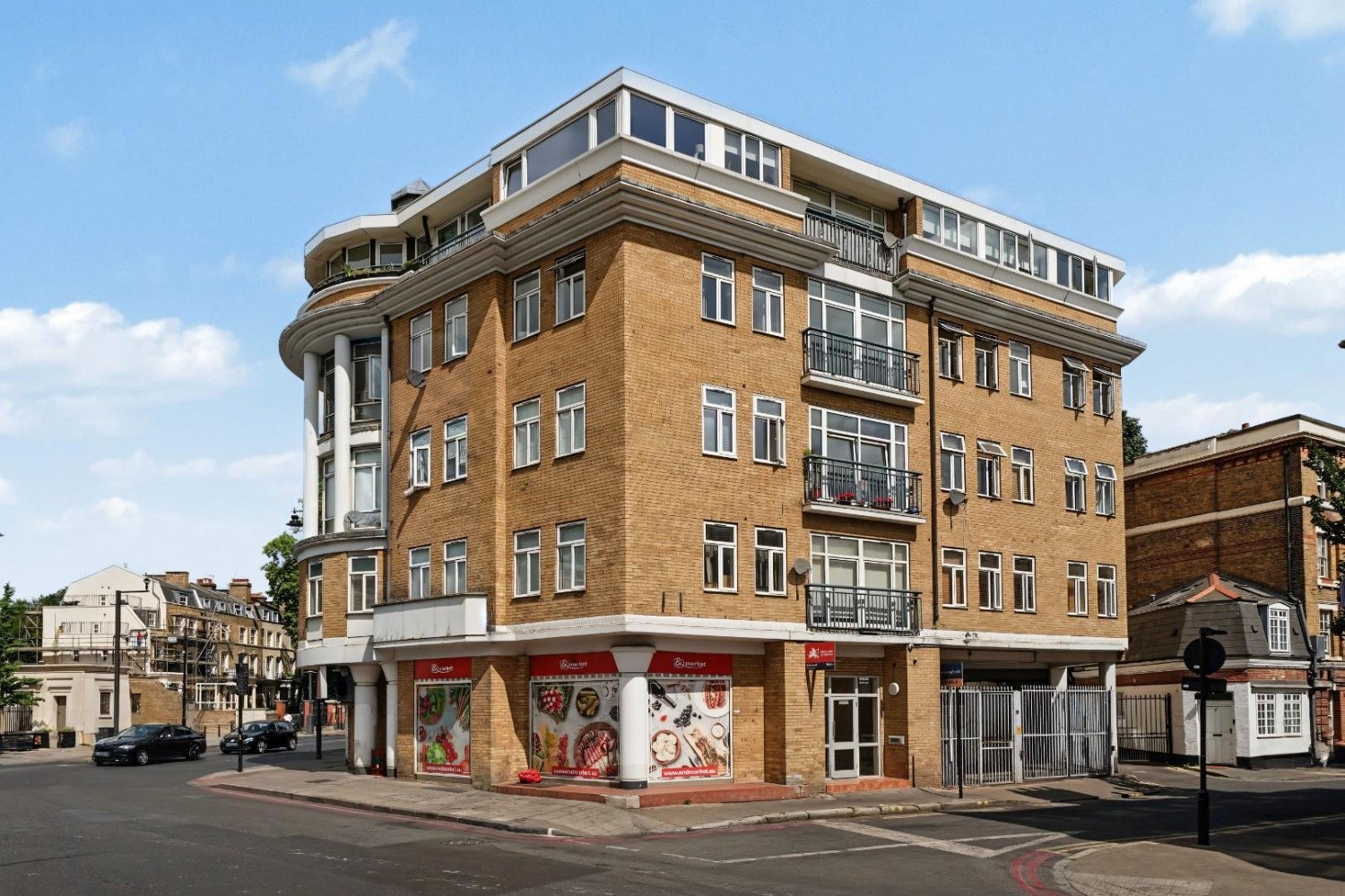 Flat Stoke Newington High Street in Greater London