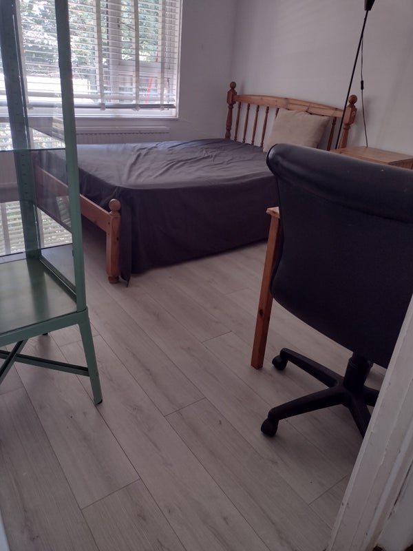 Room Papworth Gardens in Greater London