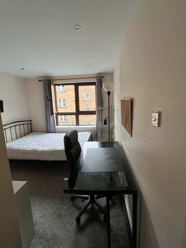 Room Grant Street in Glasgow