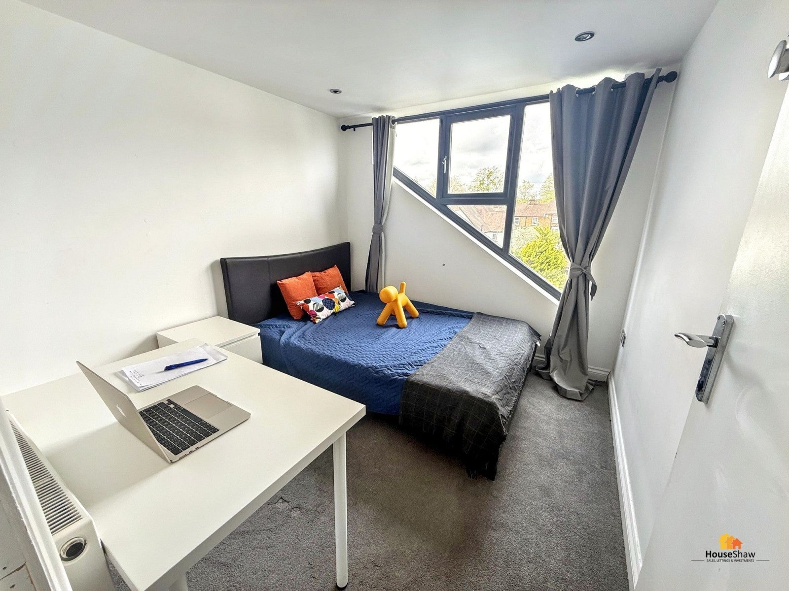 Room Rosebery Avenue in High Wycombe Community Board