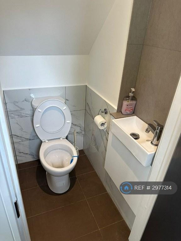 House Purley Way in Greater London