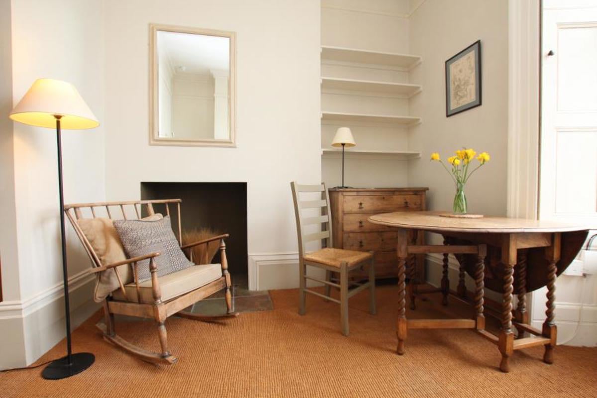 Flat Oakfield Road in Bristol