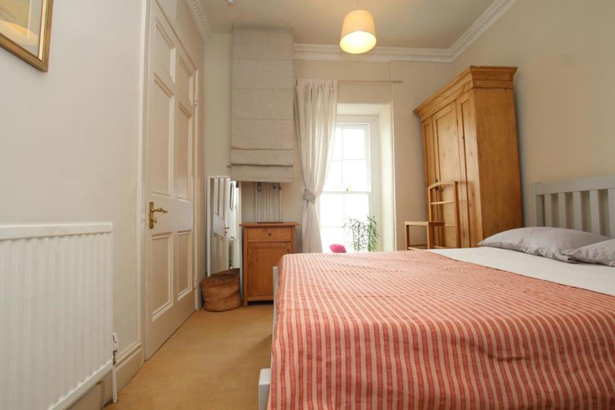 Flat Oakfield Road in Bristol