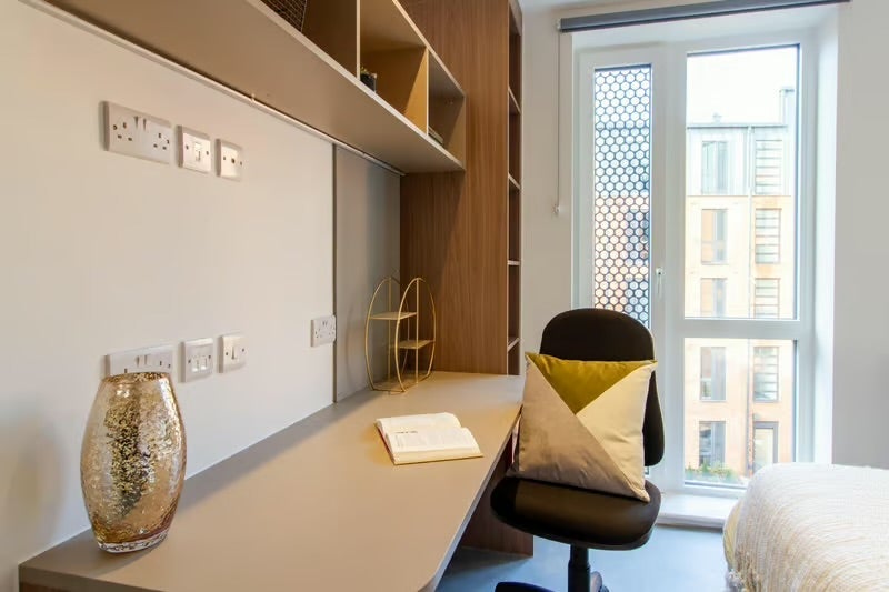 Room Dean Street in Bristol