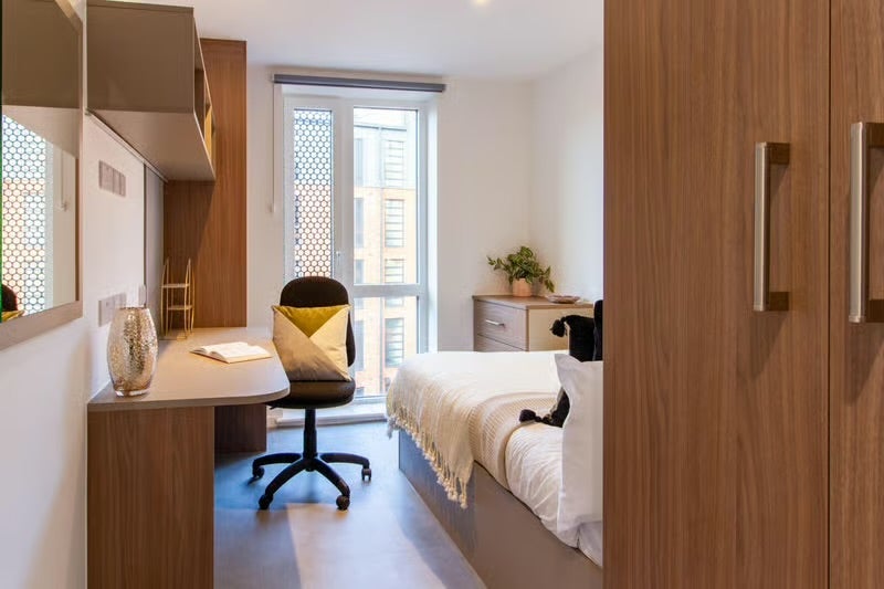 Room Dean Street in Bristol