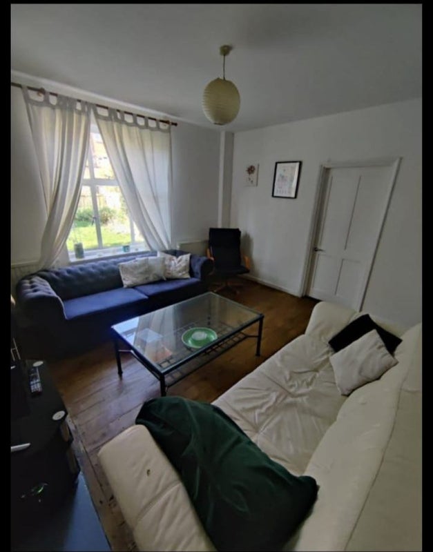 Room Huntingfield Road in Greater London
