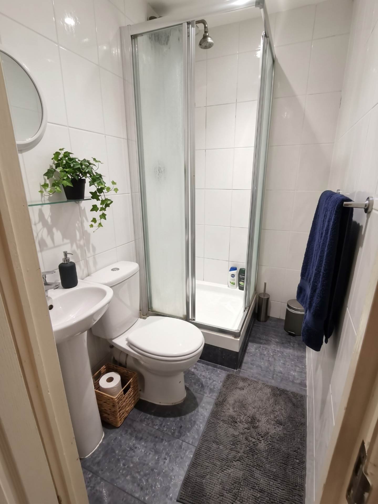 Flat Emanuel Avenue in Greater London