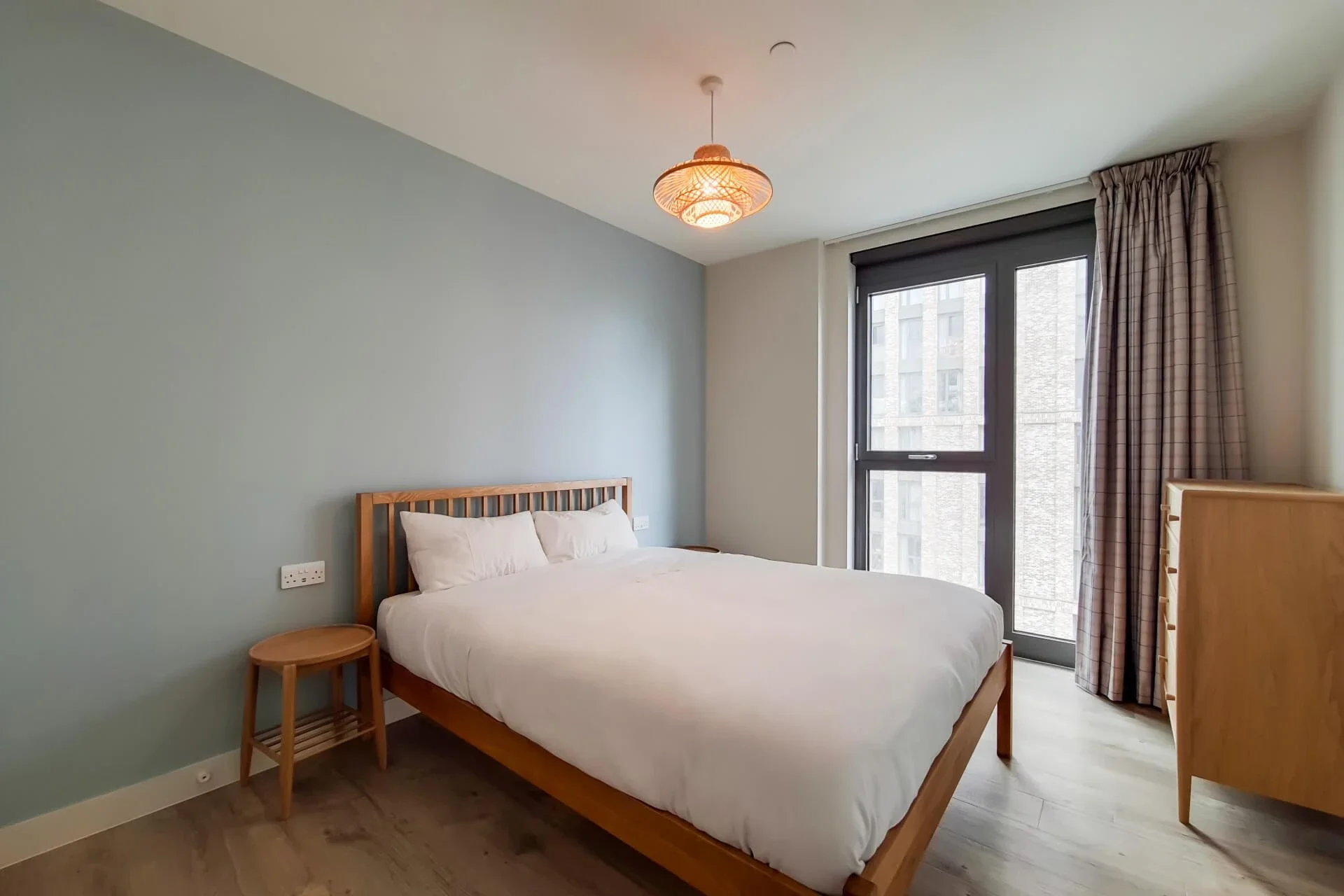 Flat Weaver Walk in Greater London