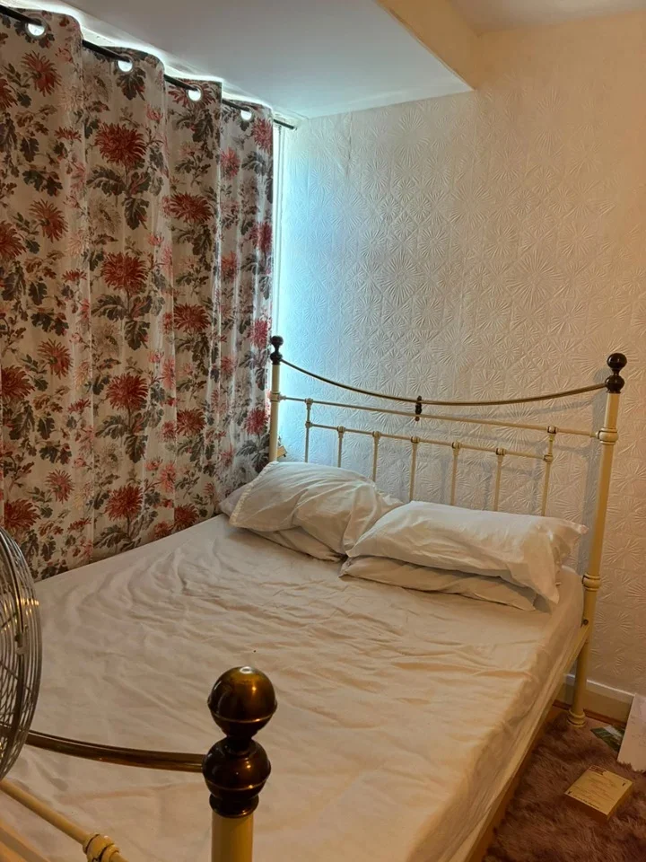 Room St Mary's Road in Greater London